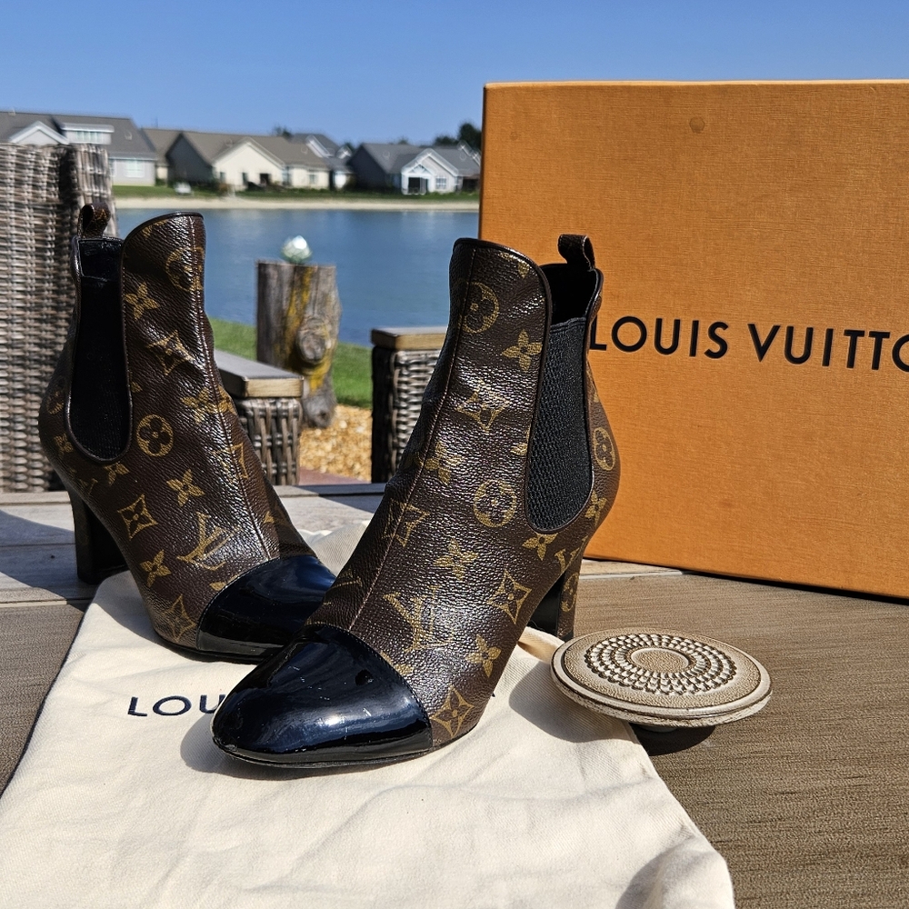 Authentic Louis Vuitton Monogram luxury Revival ankle boots!
